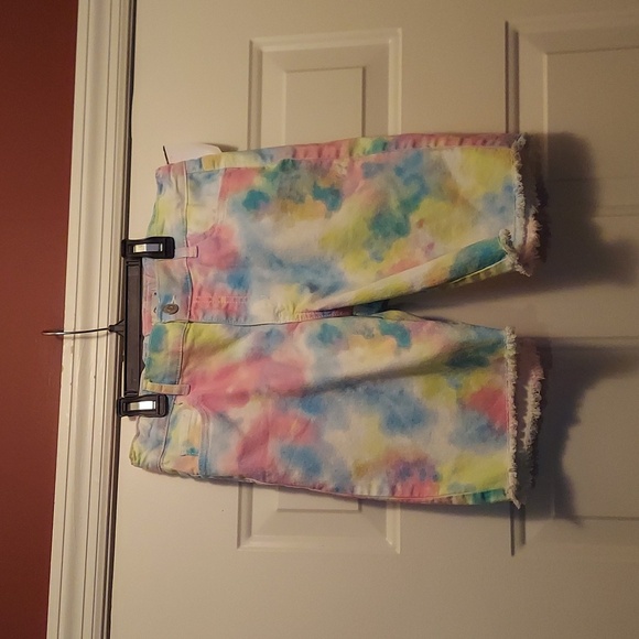 Girl's Jordache tie dye shorts - Picture 1 of 7